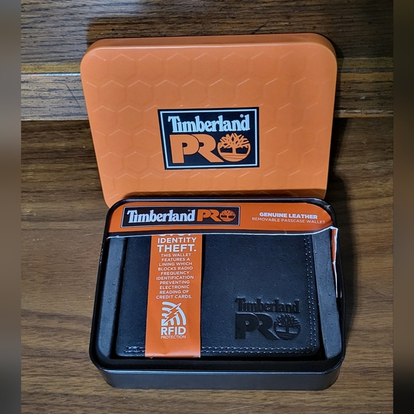 Timberland PRO NWT Black Genuine Leather Bifold RFID Wallet - Picture 2 of 7